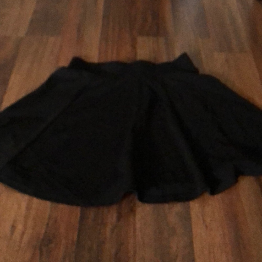 High wasted black skirt